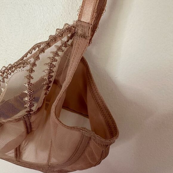 Wacoal Evocative Edge Full Figure Underwire Bra in Roebuck Nude - Picture 7 of 10